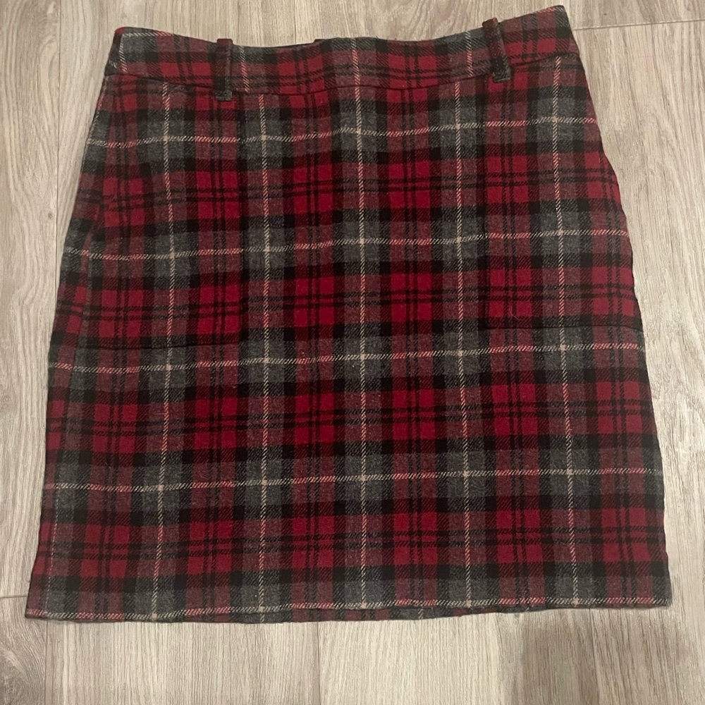 women’s tartan red wool plaid skirt. Size 2